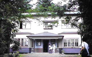 ���E�߉q�ʑ����s���L�O��